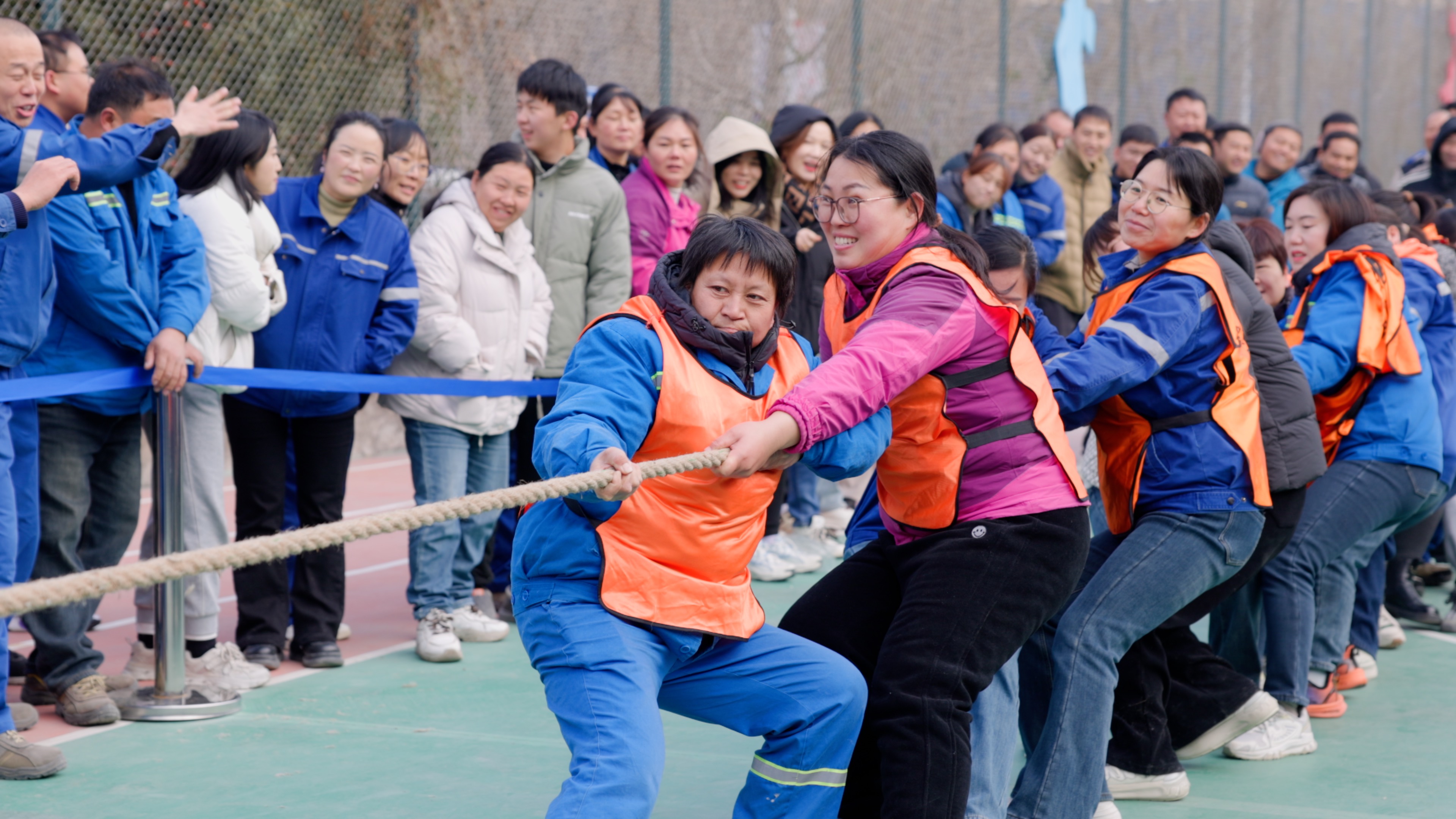 传统民间竞技：拔河比赛热血来袭的简单介绍