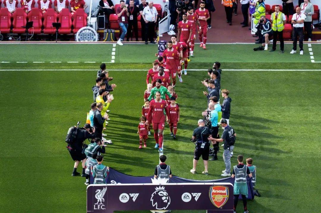 包含英超36轮总结，谁将夺冠热门浮出水面？的词条