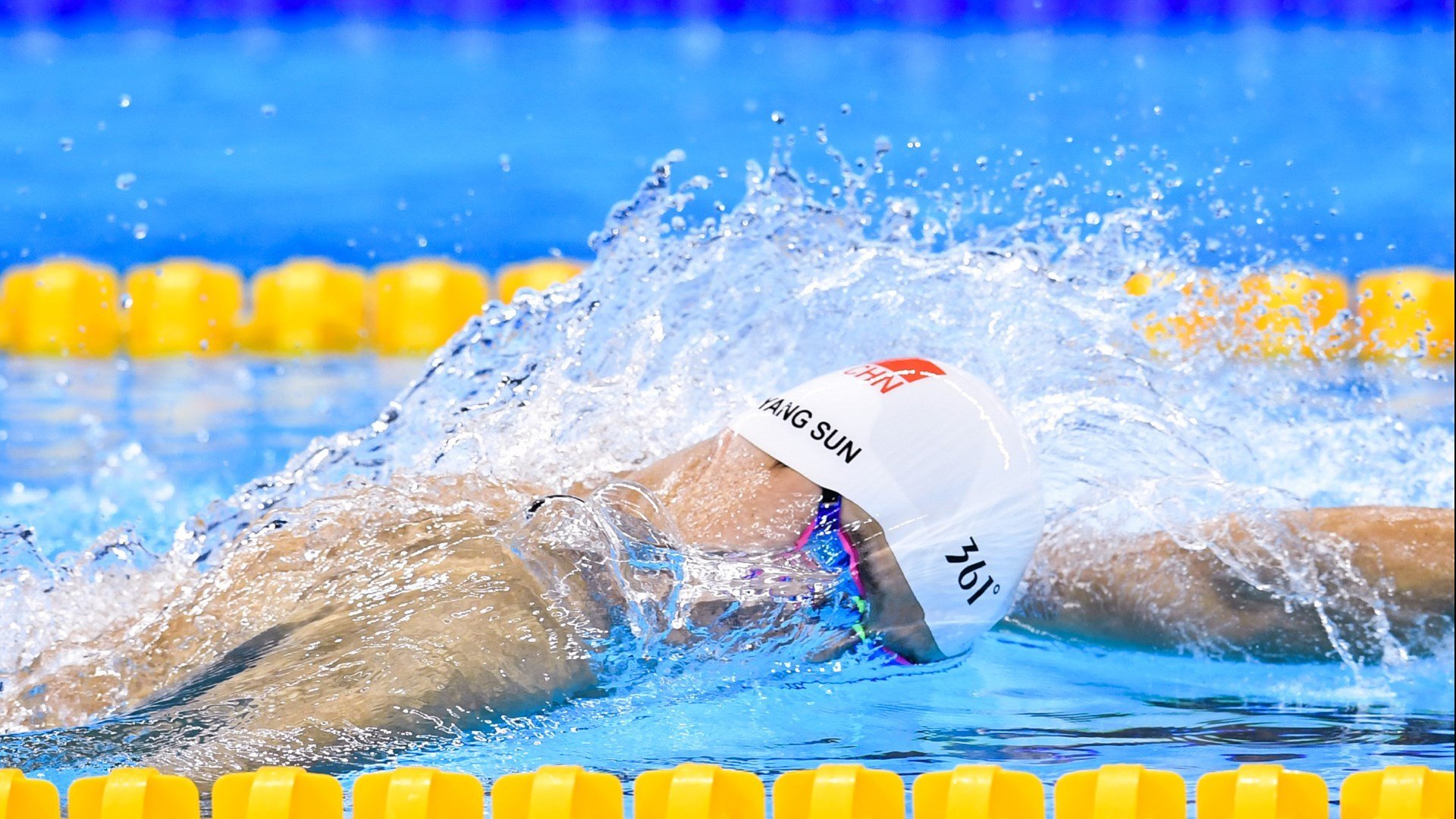 自由潜水比赛,潜入海底的宁静世界,自由潜水视频