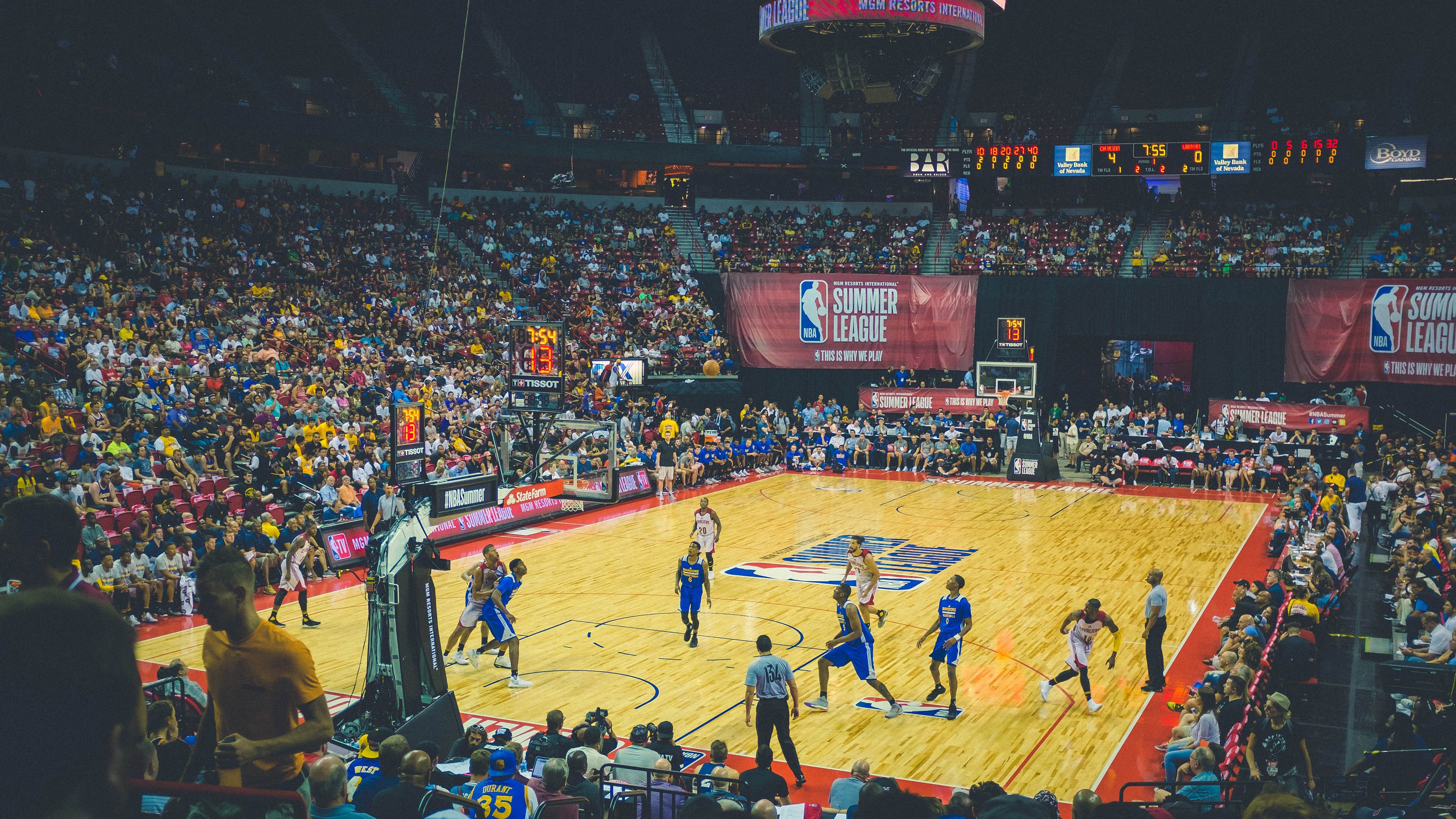 开云·体育全站登录地址-场上英雄：李明全面爆发，攻防兼备！