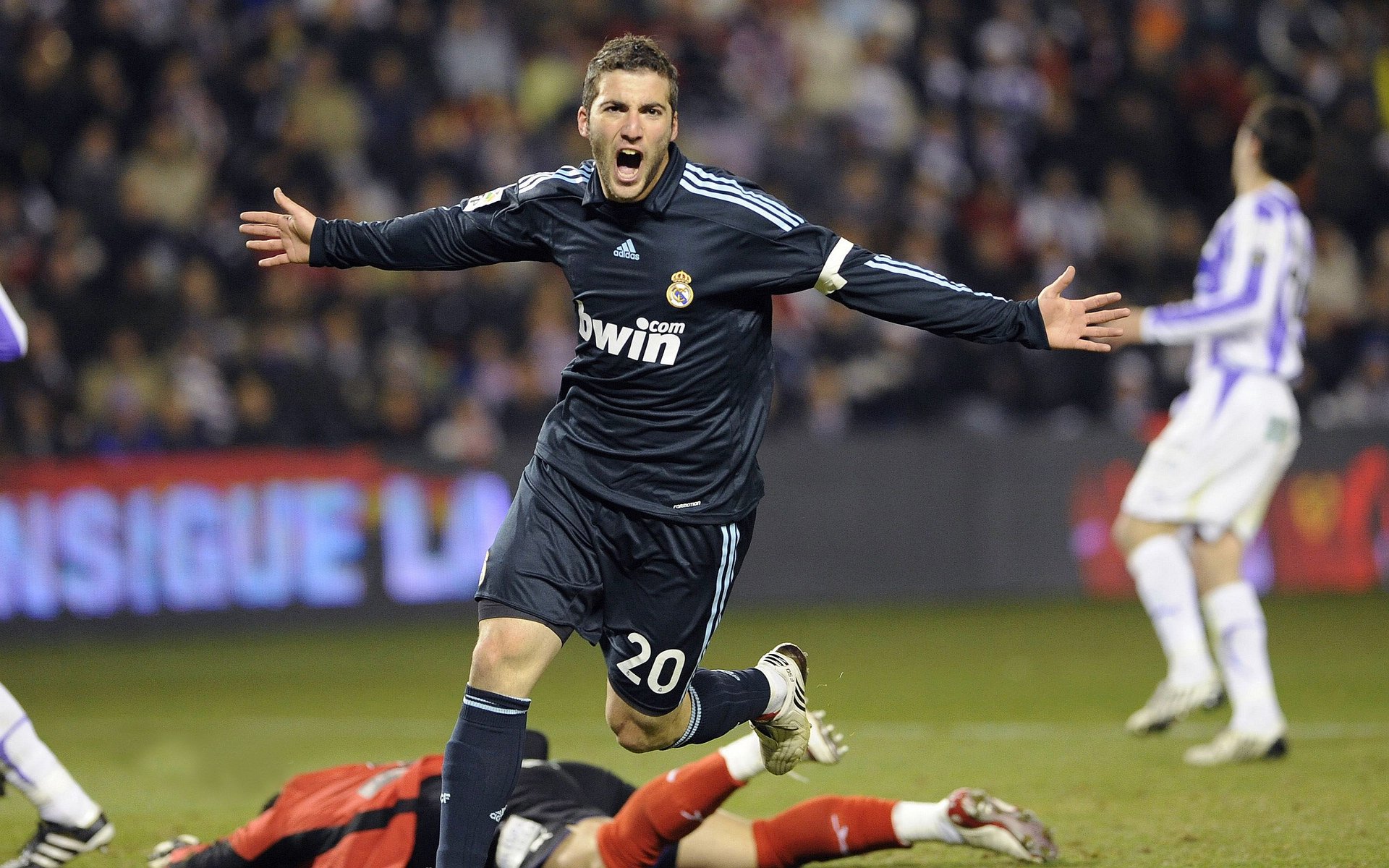 德甲：奥格斯堡1-3败给门兴，防线频频出现漏洞，奥格斯堡vs门兴格拉德巴赫